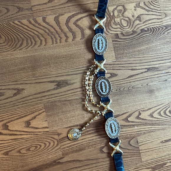 Women’s gold and jewelled belt - Picture 2 of 7